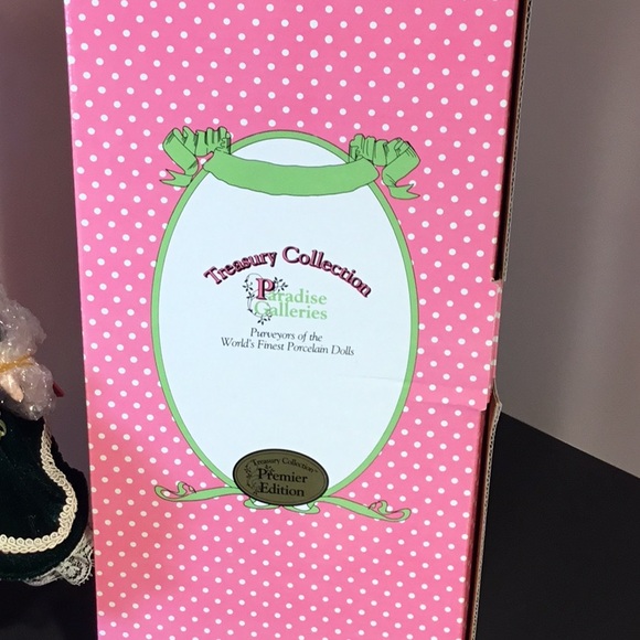 NIB Paradise Galleries Porcelain Doll Ivy - Picture 13 of 16